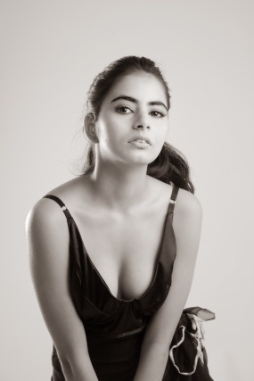 印度黑白艺术风人体写真图片